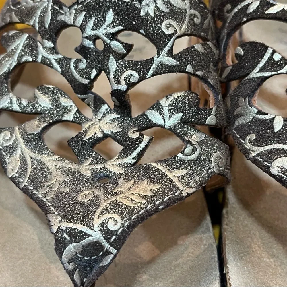 Think! Brown Gold Sandals Metallic Lace Flip Flops Leather Floral Cork Insole